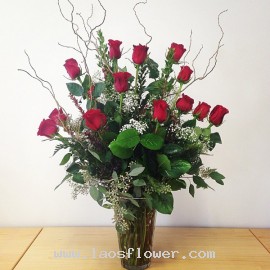 A Vase of 20 Red Roses